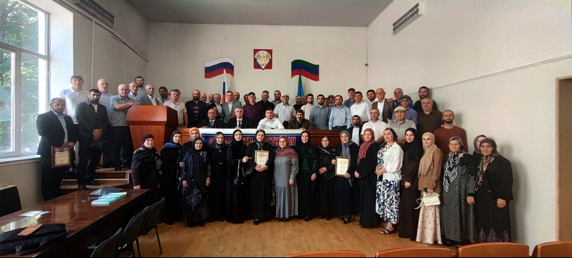 В актовом зале администрации Тляратинского района состоялось августовское совещание педагогов.