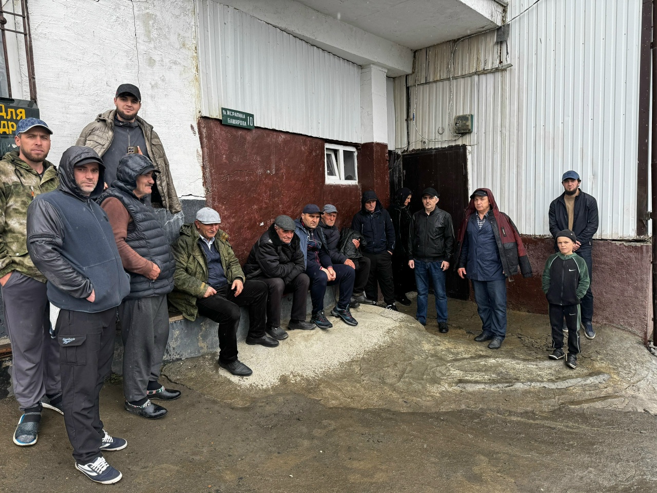 Специальная комиссия под руководством заместителя главы Тляратинского района посетила село Саниорта, где в результате оползня пострадали 35 домовладений