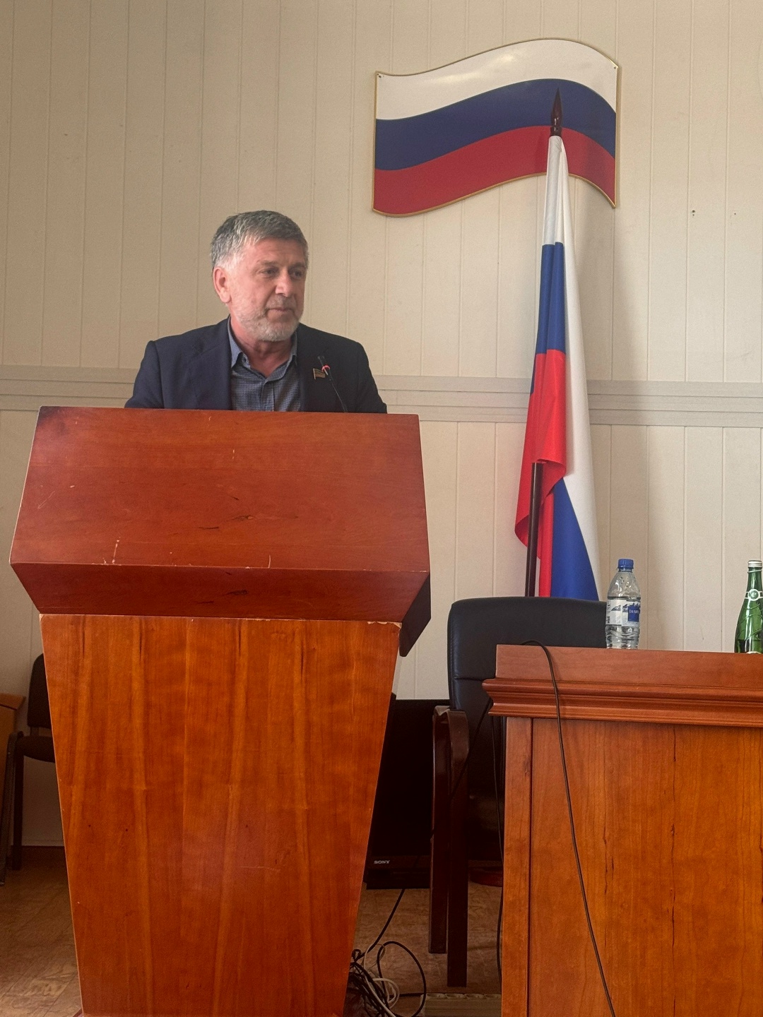 «Депутат Народного Собрания РД от Тляратинского района Исмаил Тиномагомедов проинспектировал работу организаций районной администрации после собрания депутатов.