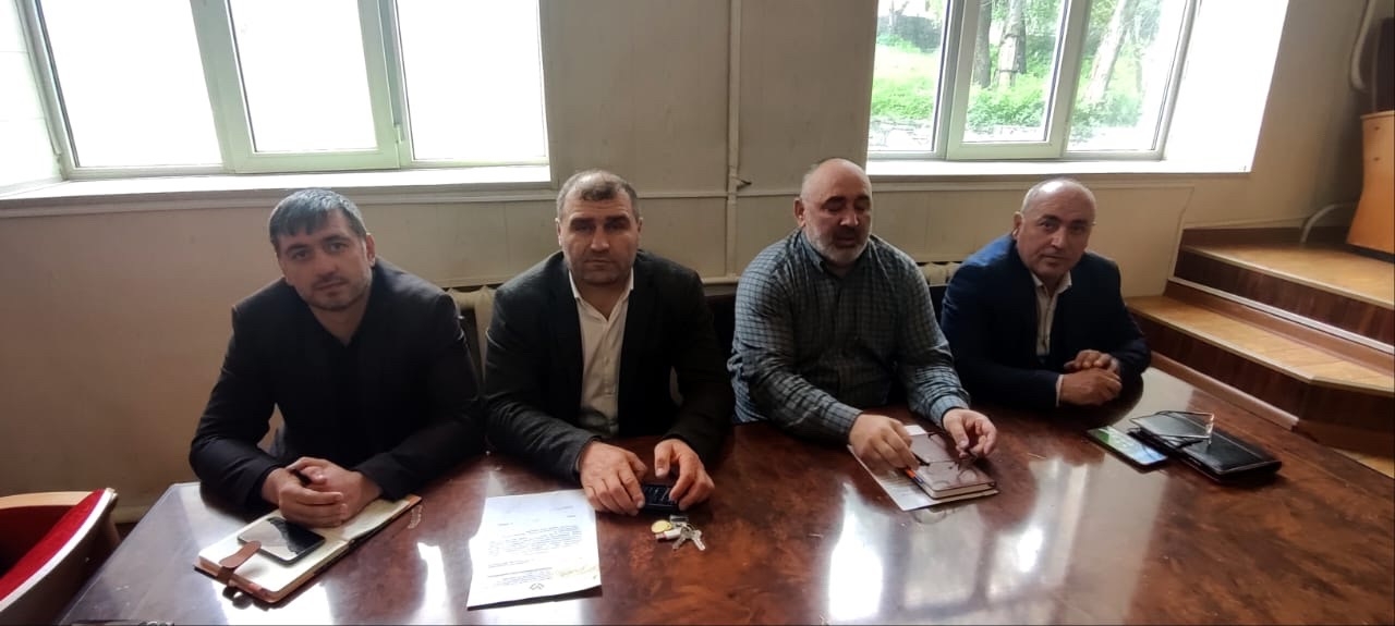 В администрации Тляратинского района прошла аттестация директора Мазадинской средней школы Муртазали Нажмудинова.