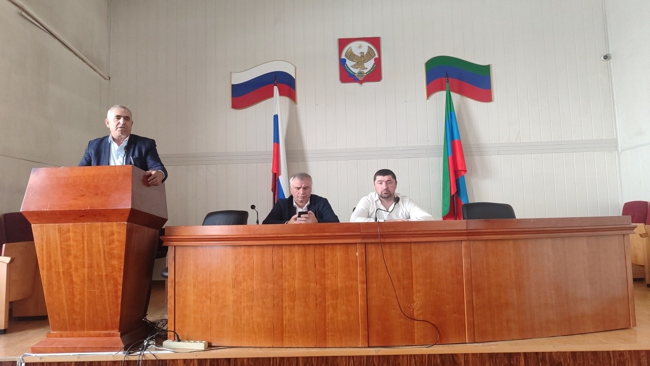 В Тляратинском районе состоялась важная рабочая встреча по вопросам сельского хозяйства.