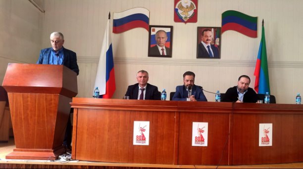 В администрации Тляратинского района состоялась очередная сессия Собрания депутатов под руководством председателя Рамазана Алиева.