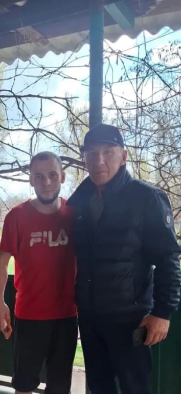 Глава АСП Шидиский Раджаб Ибрагимов посетил своего сына, участника специальной военной операции Магомеда Ибрагимова, который проходит лечение в военном госпитале города Славяносербск.