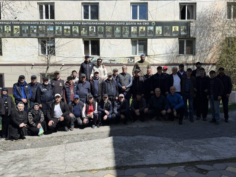 В Тляратинском районе прошёл общерайонный субботник, посвящённый подготовке к майским праздникам
