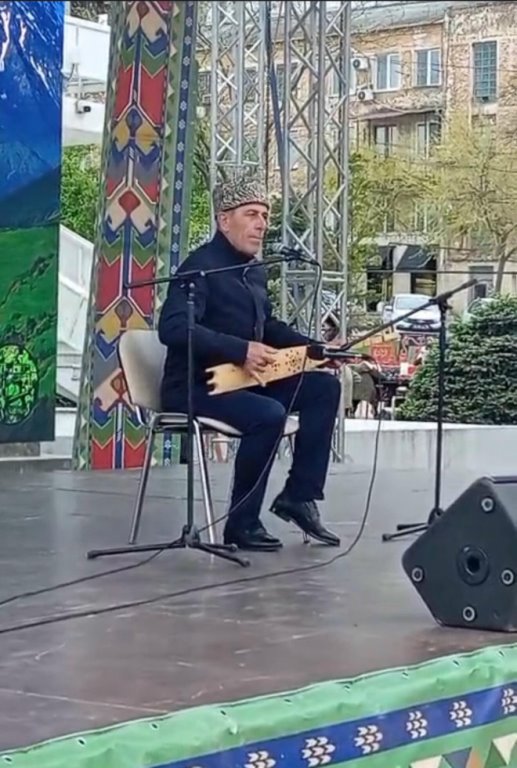 3 мая Международный фестиваль народного творчества «Каспий – берега дружбы», стартовавший накануне в Каспийске, продолжил свою работу на бульваре Сулеймана Стальского в Махачкале.