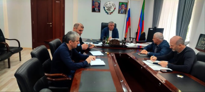 В Тляратинском районе обсудили вопросы неформальной занятости, порядок оказания помощи населённому пункту Саниорта, где фиксируются оползневые процессы, а также меры поддержки детей‑сирот, включая решение жилищных вопросов.