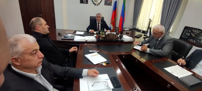 На совещании актива Тляратинского района под руководством Главы муниципалитета Мурада Рамазанова были рассмотрены ключевые темы, оказывающие прямое влияние на социально‑экономическое развитие территории.