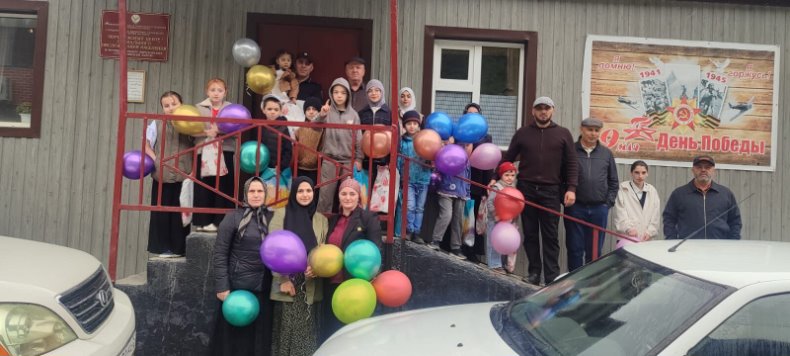 Под руководством руководителя ГКУ ЦСОН Гаджимагомеда Омарова в Тляратинском районе прошло мероприятие, посвящённое Дню защиты детей.