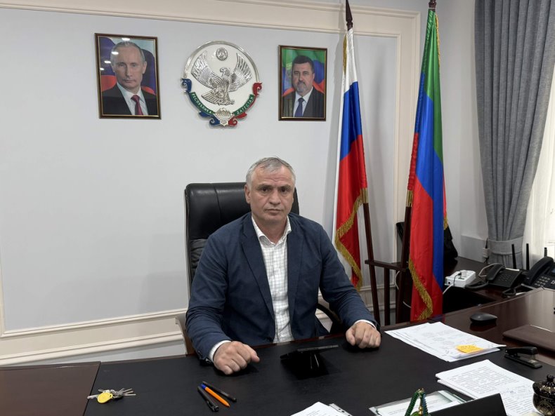 Поздравление главы Тляратинского района Мурада Рамазанова с Днём России