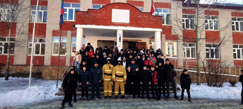 В целях обеспечения защиты и освобождения граждан при нападении вооружённых лиц, а также при захвате заложников в образовательной организации, администрацией муниципального образования «Тляратинский район» были проведены антитеррористические тренировки.