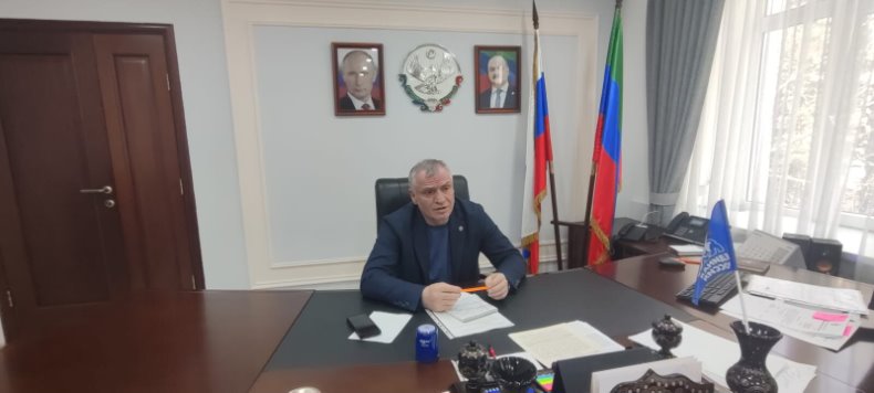 Глава Тляратинского района Мурад Рамазанов провёл рабочее совещание с активом муниципалитета, в ходе которого были рассмотрены ключевые вопросы функционирования районных служб и исполнения государственных задач.